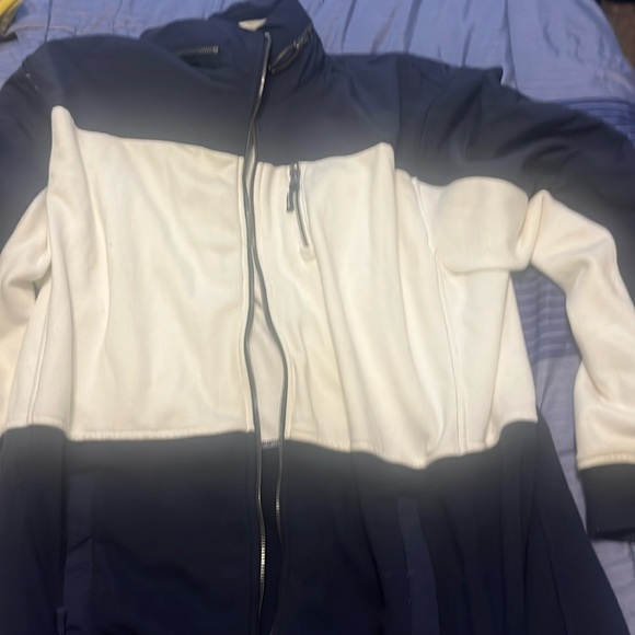 Tommy Hilfiger spring jacket slight browning on the white colour - Picture 1 of 3